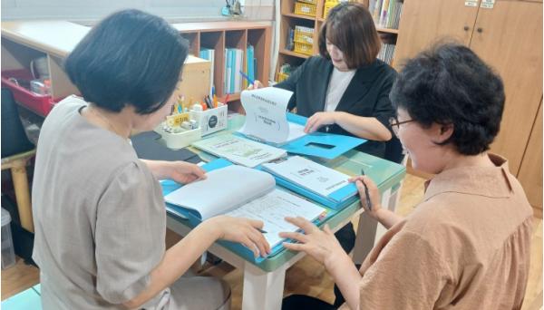 충남교육청, 여름방학 중 안전한 유치원 돌봄교실 운영을 위한 현장 방문 기사 이미지