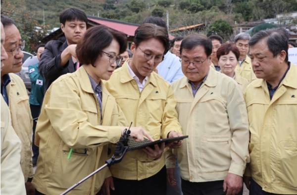 김민석 국무총리, 산청 산불·산사태 피해현장 점검 기사 이미지
