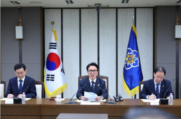 김민석 국무총리, “자살예방은 국정 최우선 과제”라고 강조하며, 자살예방대책 추진상황 점검을 위한 관계부처 회의 개최 기사 이미지