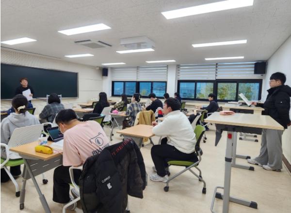 정읍시, “공시족·취준생 모여라”… 2026년 청년취업시험 준비반 모집 기사 이미지