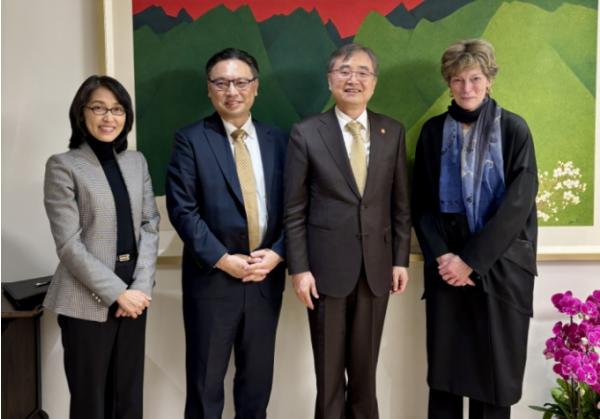 조현 외교부 장관, 코리아소사이어티 대표단 면담 기사 이미지