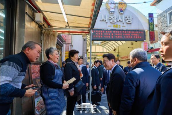 이재명 대통령, 청주 사창시장 방문 기사 이미지