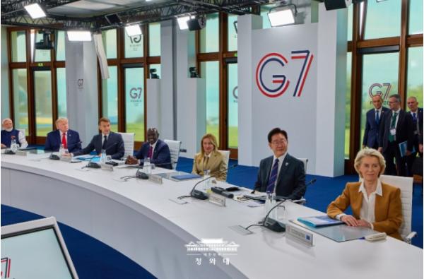 이 대통령, G7 정상회의서 'AI 발전 혜택, 전 인류가 함께 공유' 강조 기사 이미지