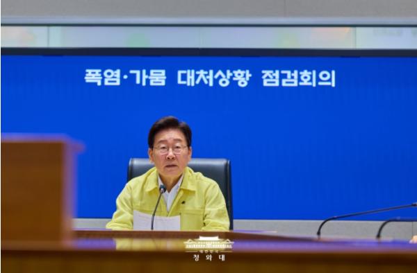 이재명  대통령 '국가적 기후 재난 상황…정책 대응 최대치로 올려야' 기사 이미지