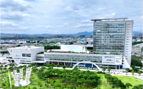민형배 시장-김산 무안군수, 군공항 이전 ‘상생 해법’ 공감대 ‘서남권 반도체 클러스터’ 성공 힘 모은다 기사 이미지